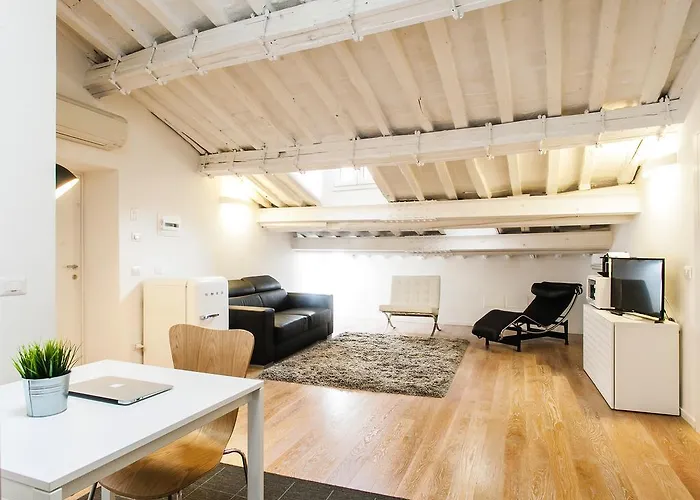 Spanish Steps Luxury Penthouse דירה