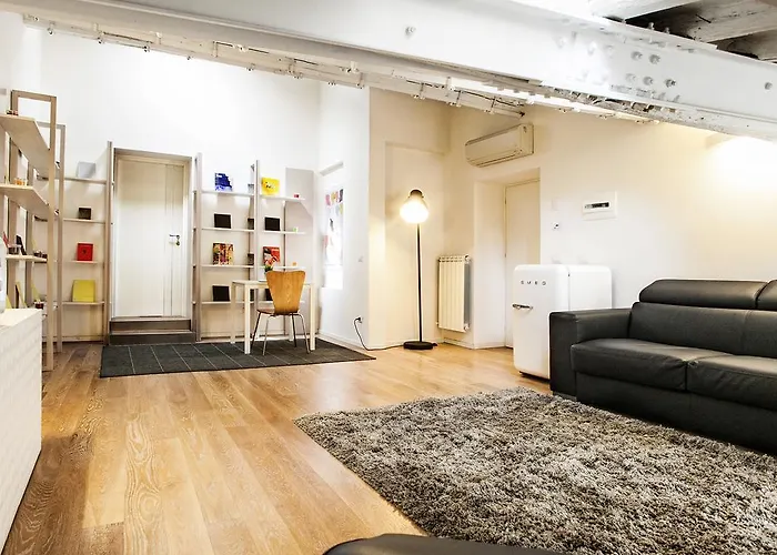 Spanish Steps Luxury Penthouse דירה *