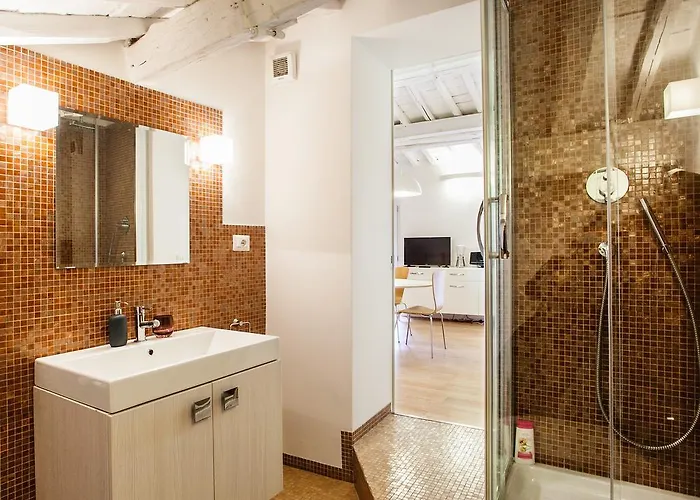 Spanish Steps Luxury Penthouse דירה *