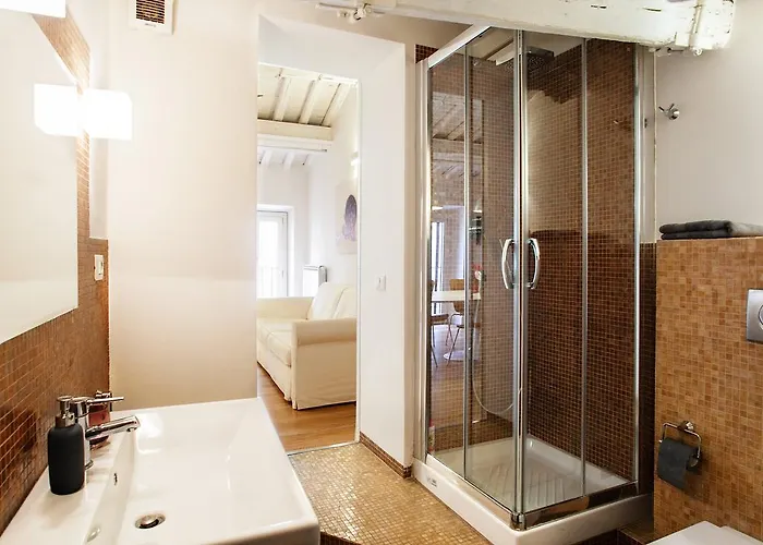 Spanish Steps Luxury Penthouse דירה