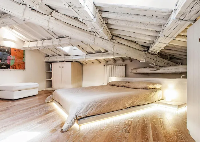 Spanish Steps Luxury Penthouse דירה