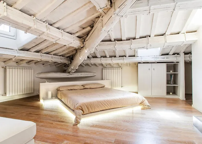 Spanish Steps Luxury Penthouse דירה *