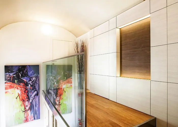 Spanish Steps Luxury Penthouse דירה